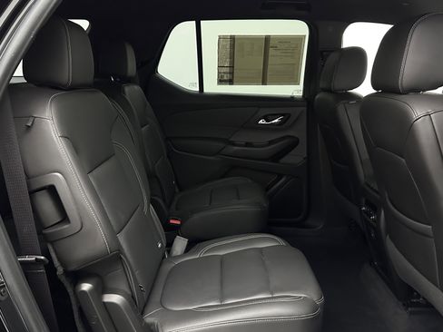 Used 2023 Chevrolet Traverse LT FWD image 32