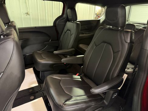 New 2026 Chrysler Pacifica Select AWD/4WD image 13