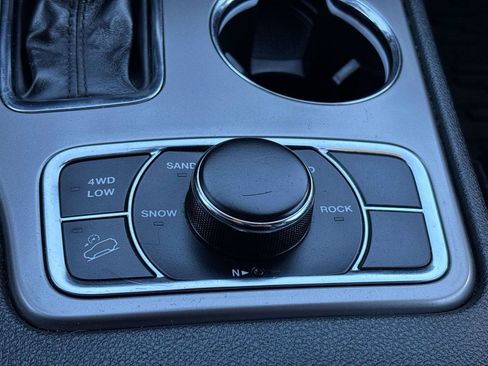 Used 2022 Jeep Grand Cherokee Laredo X AWD/4WD image 27