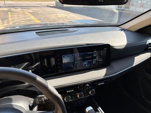 Used 2025 Nissan Kicks SV FWD image 17