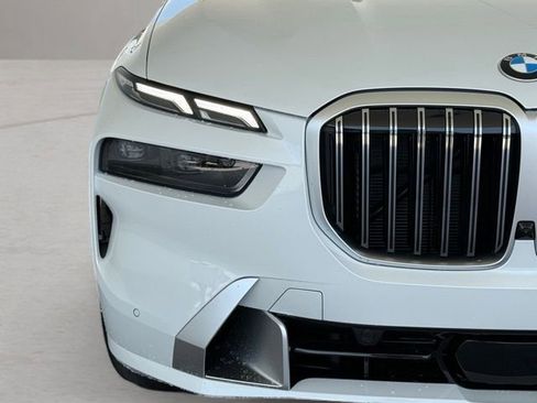 Used 2026 BMW X7 xDrive40i w/ Premium Package image 3