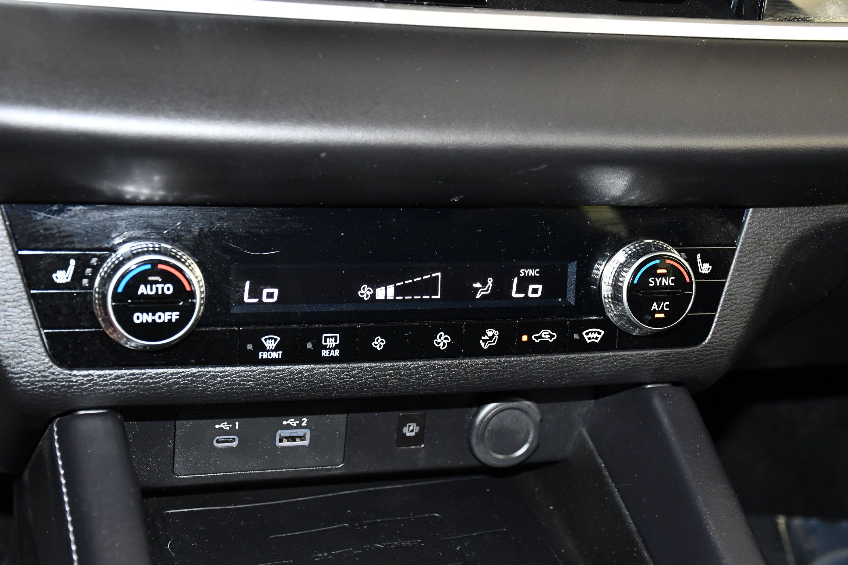 Used 2025 Mitsubishi Outlander SE AWD/4WD image 29