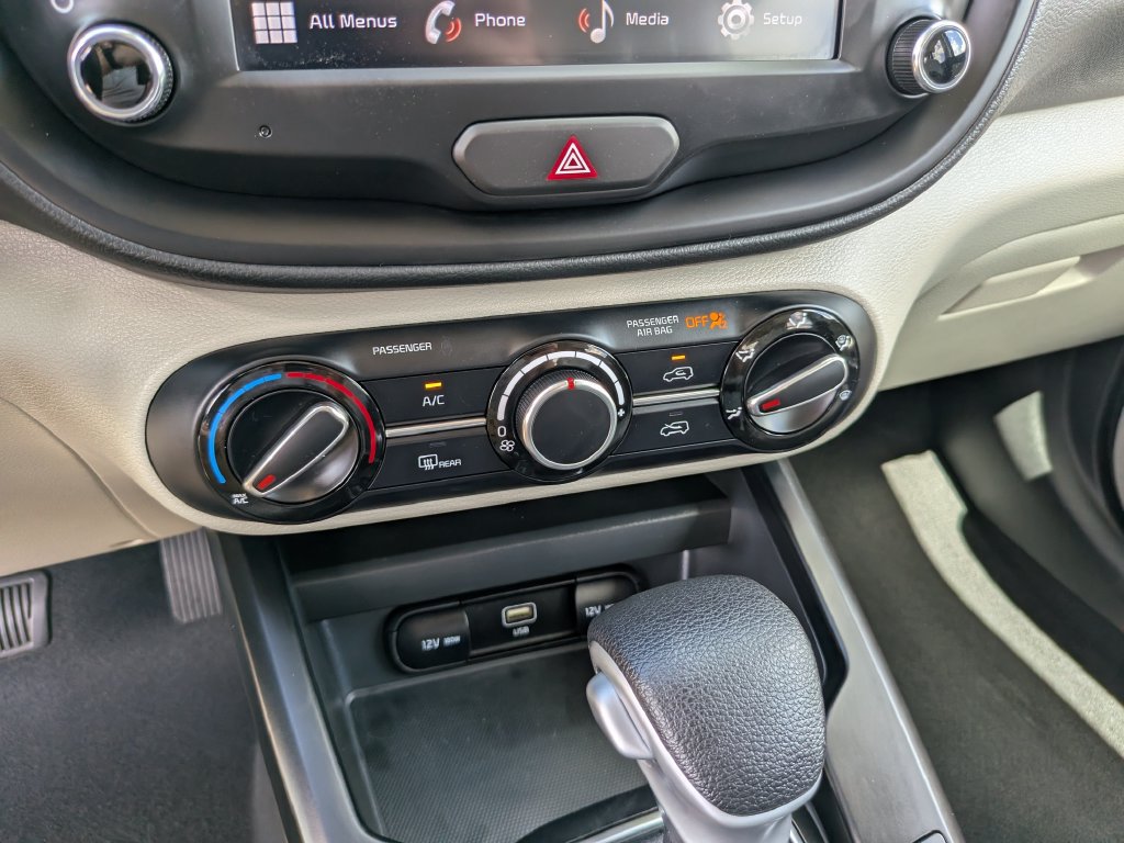 Certified 2025 Kia Soul LX w/ LX Technology Package FWD image 24