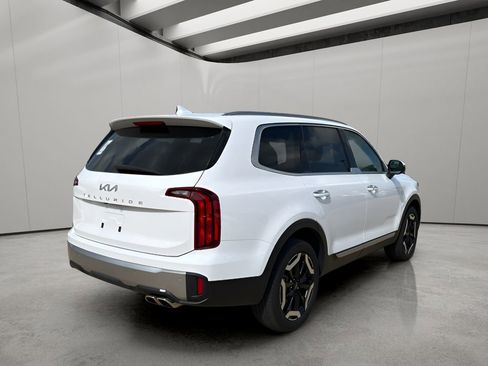 Used 2025 Kia Telluride S image 5