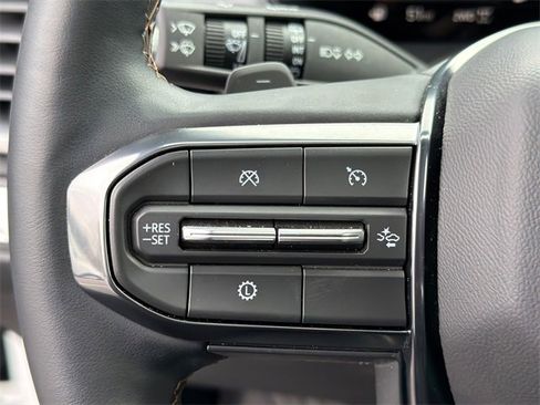 Used 2024 GMC Acadia AT4 w/ Luxury Package image 25