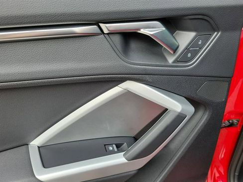 Used 2025 Audi Q3 2.0T Premium image 11