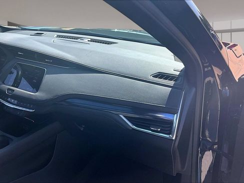 Certified 2023 Cadillac XT4 Luxury w/ Cold Weather Package FWD image 16