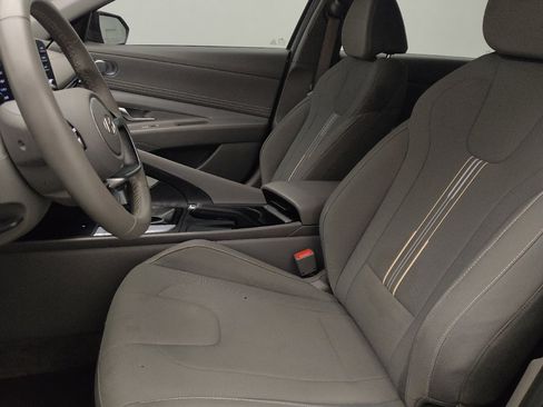 Used 2025 Hyundai Elantra Sport FWD image 17