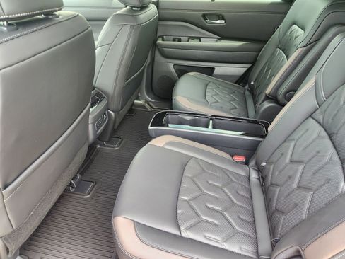 New 2026 Nissan Pathfinder Platinum FWD image 24