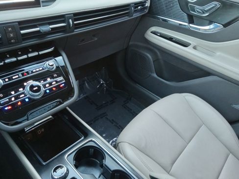 Used 2020 Lincoln Corsair AWD w/ Premium Package image 20