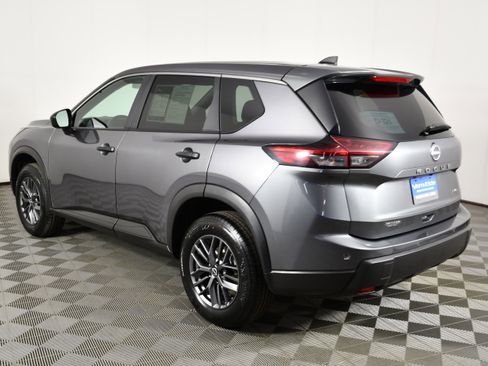 Used 2024 Nissan Rogue S image 8