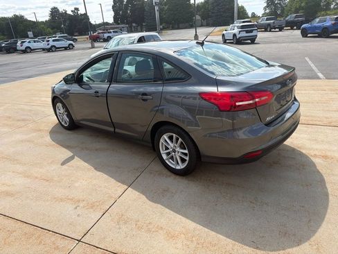 Used 2018 Ford Focus SE w/ Cold Weather Package FWD image 5