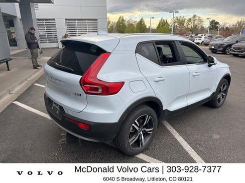 Used 2025 Volvo XC40 B5 Core image 3