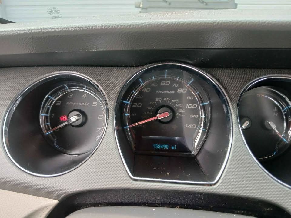 Used 2011 Ford Taurus SE FWD image 10