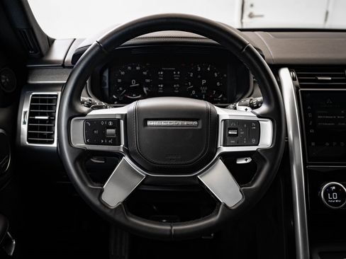 Certified 2024 Land Rover Discovery Metropolitan Edition image 35