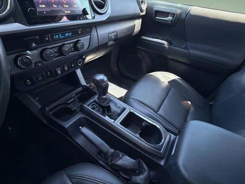 Used 2019 Toyota Tacoma TRD Sport image 15