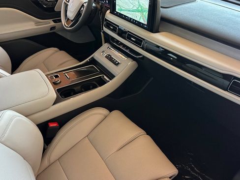 New 2026 Lincoln Aviator Reserve w/ Luxury Package RWD image 16