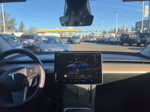 Used 2022 Tesla Model Y Long Range image 5