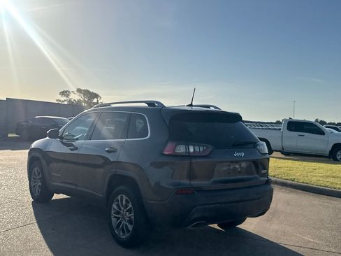 Used 2019 Jeep Cherokee Latitude Plus w/ Comfort/Convenience Group FWD image 17