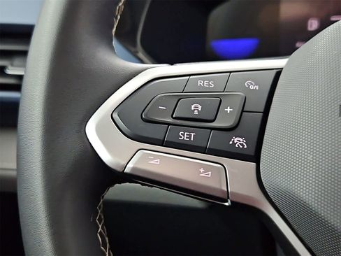 Certified 2024 Volkswagen Taos SE image 23