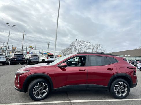 Certified 2024 Chevrolet Trax LT w/ Driver Confidence Package image 7