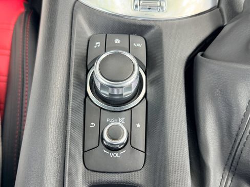 Used 2017 FIAT 124 Spider Abarth RWD image 3