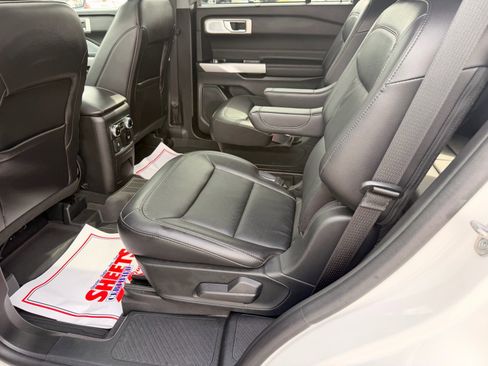 Used 2023 Ford Explorer Limited w/ Limited Technology Package image 12