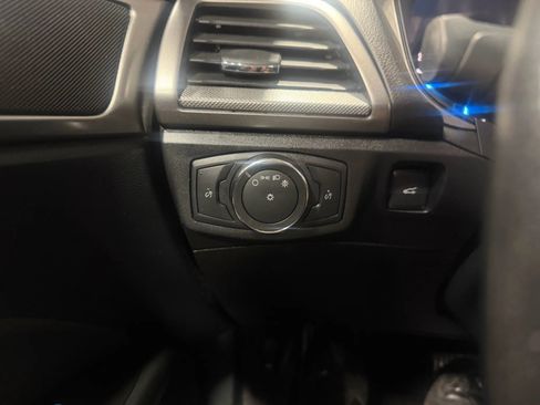 Used 2017 Ford Fusion SE image 19