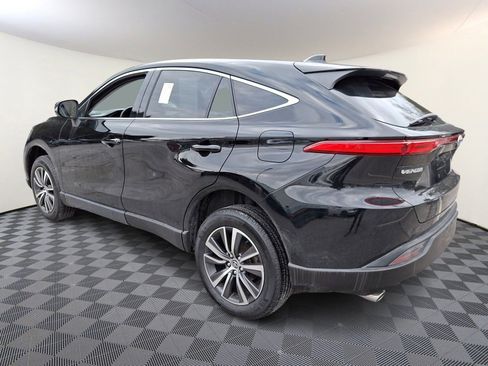 Used 2022 Toyota Venza LE image 4