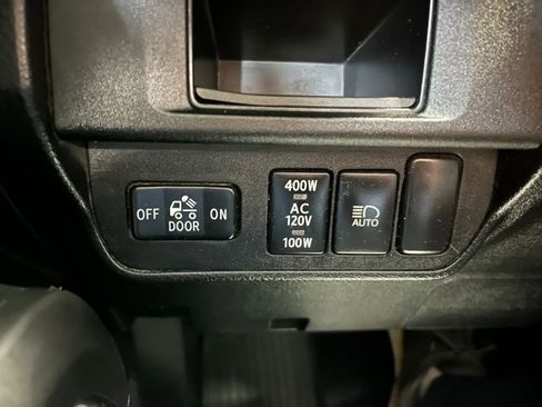 Used 2018 Toyota Tacoma TRD Sport w/ Technology Package image 13