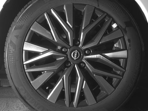 Used 2025 Nissan Altima 2.5 SV FWD image 15