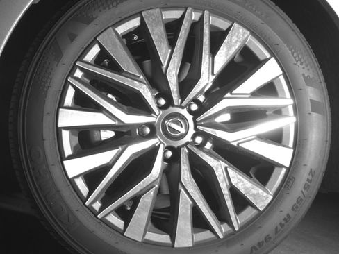 Used 2025 Nissan Altima 2.5 SV FWD image 15