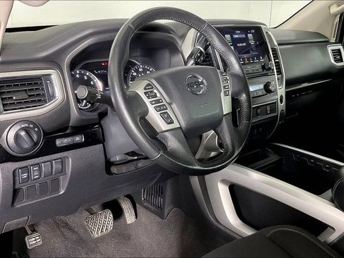 Used 2021 Nissan Titan SV w/ SV Convenience Package image 18