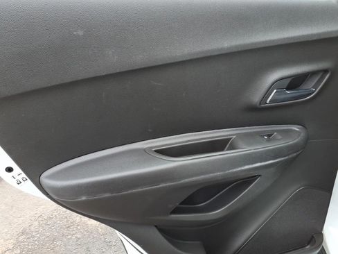 Used 2017 Chevrolet Trax LS image 18