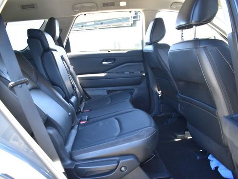 Used 2023 Nissan Pathfinder SL image 40