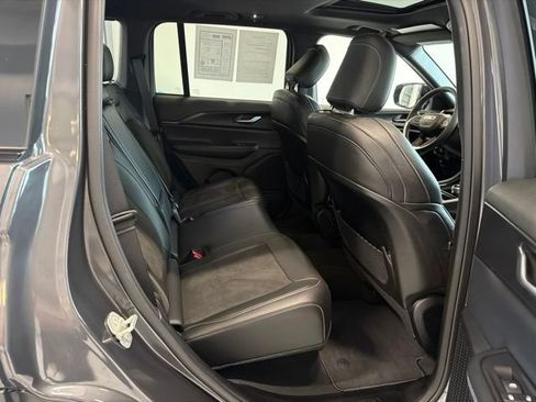 Used 2023 Jeep Grand Cherokee Altitude AWD/4WD image 42