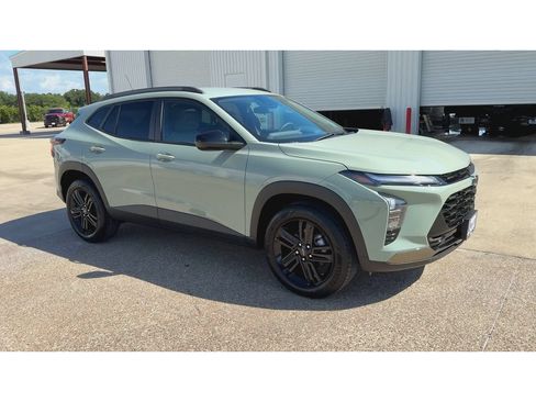 New 2026 Chevrolet Trax ACTIV w/ Driver Confidence Package FWD image 2