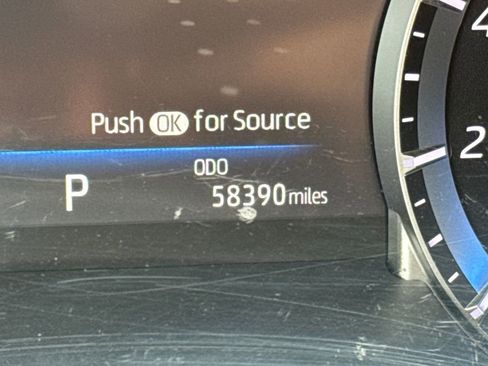 Used 2023 Toyota Highlander LE image 18