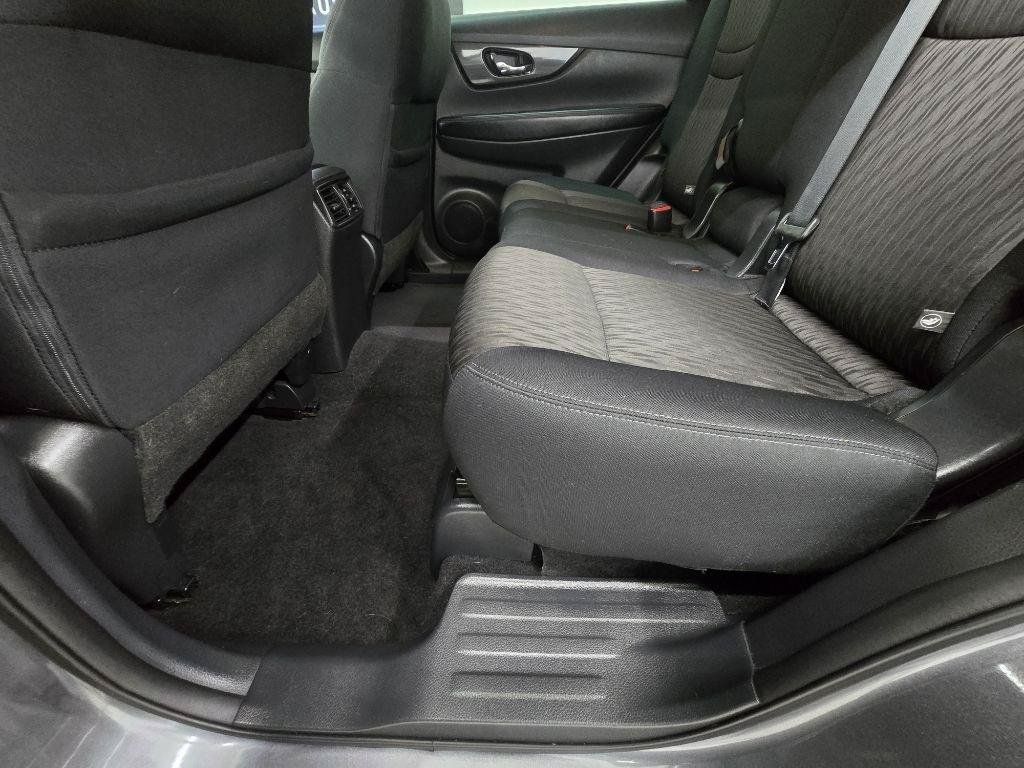 Used 2017 Nissan Rogue SV FWD image 13