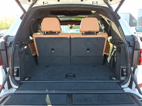 Used 2021 BMW X7 xDrive40i w/ M Sport Package AWD/4WD image 32