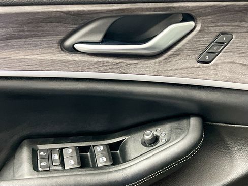 Used 2023 Jeep Grand Cherokee L Limited w/ Luxury Tech Group II image 16