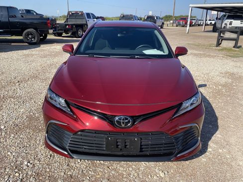 Used 2021 Toyota Camry LE image 2