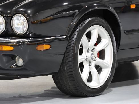 Used 1998 Jaguar XJ8 RWD image 10