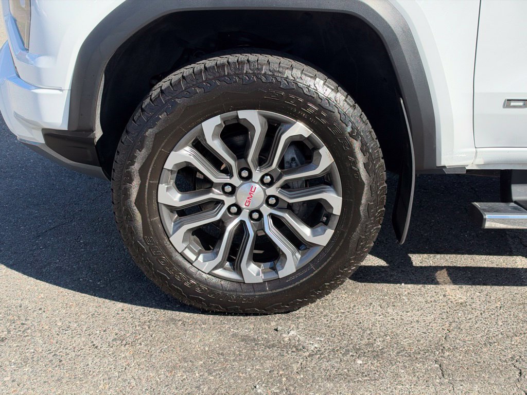 Used 2024 GMC Canyon Denali AWD/4WD image 3