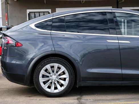 Used 2018 Tesla Model X 100D image 13
