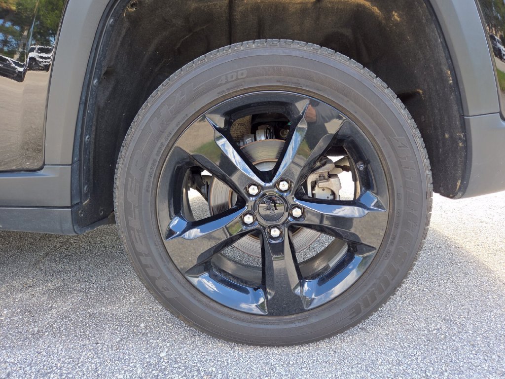 Used 2025 Jeep Grand Cherokee Altitude AWD/4WD image 21