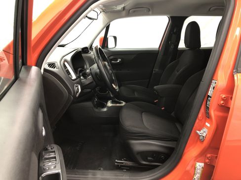 Used 2017 Jeep Renegade Latitude w/ Popular Equipment Group image 13