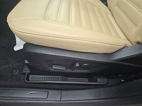 Used 2022 Ford Edge SEL w/ Convenience Package image 17