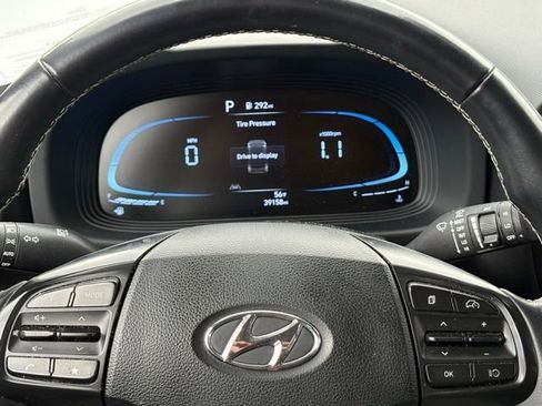 Used 2023 Hyundai Venue Limited w/ Cargo Package FWD image 19