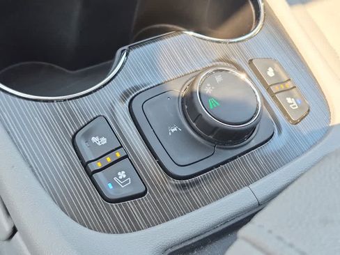 Used 2021 GMC Acadia SLT w/ Technology Package FWD image 19